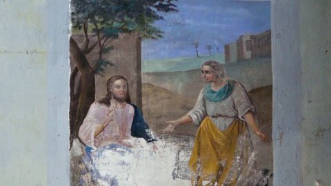 Сохранившаяся фреска Спаситель и самарянка Фотиния у колодца.